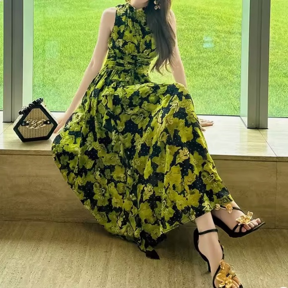 NWOT 🧩 Elegant Green & Black Floral Halter Dress - Picture 7 of 16